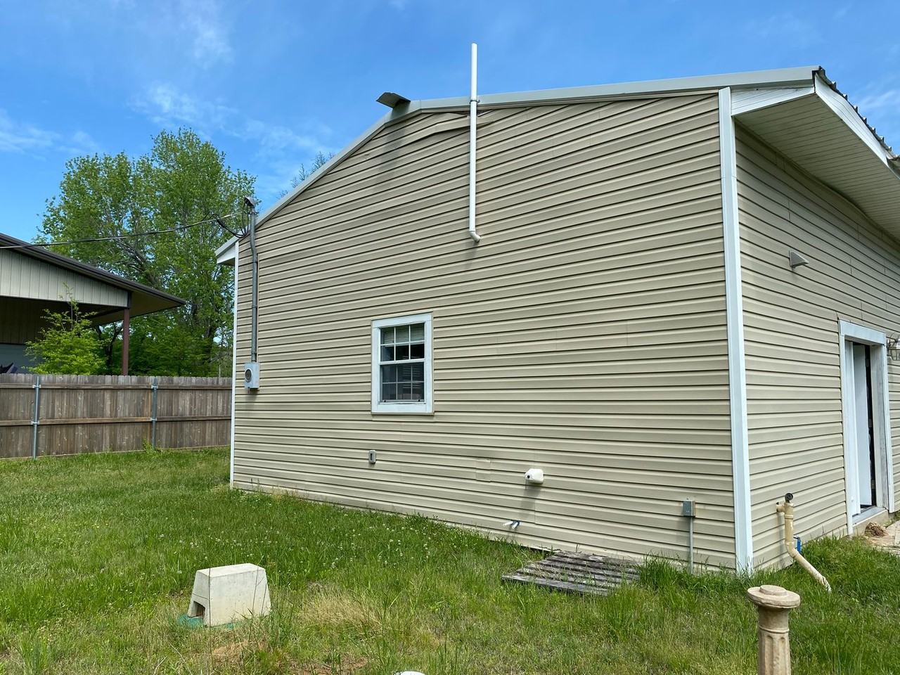 153 Clover Leaf Dr - Photo 2 of 12