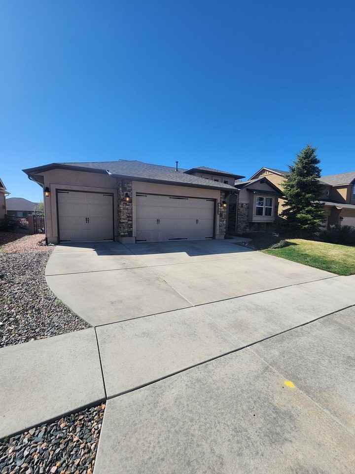 5935 Harney Dr - Photo 2 of 40