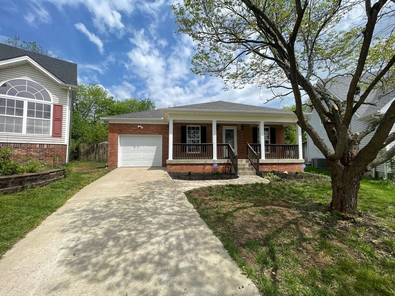 121 Spencer Ct - Photo 2 of 21