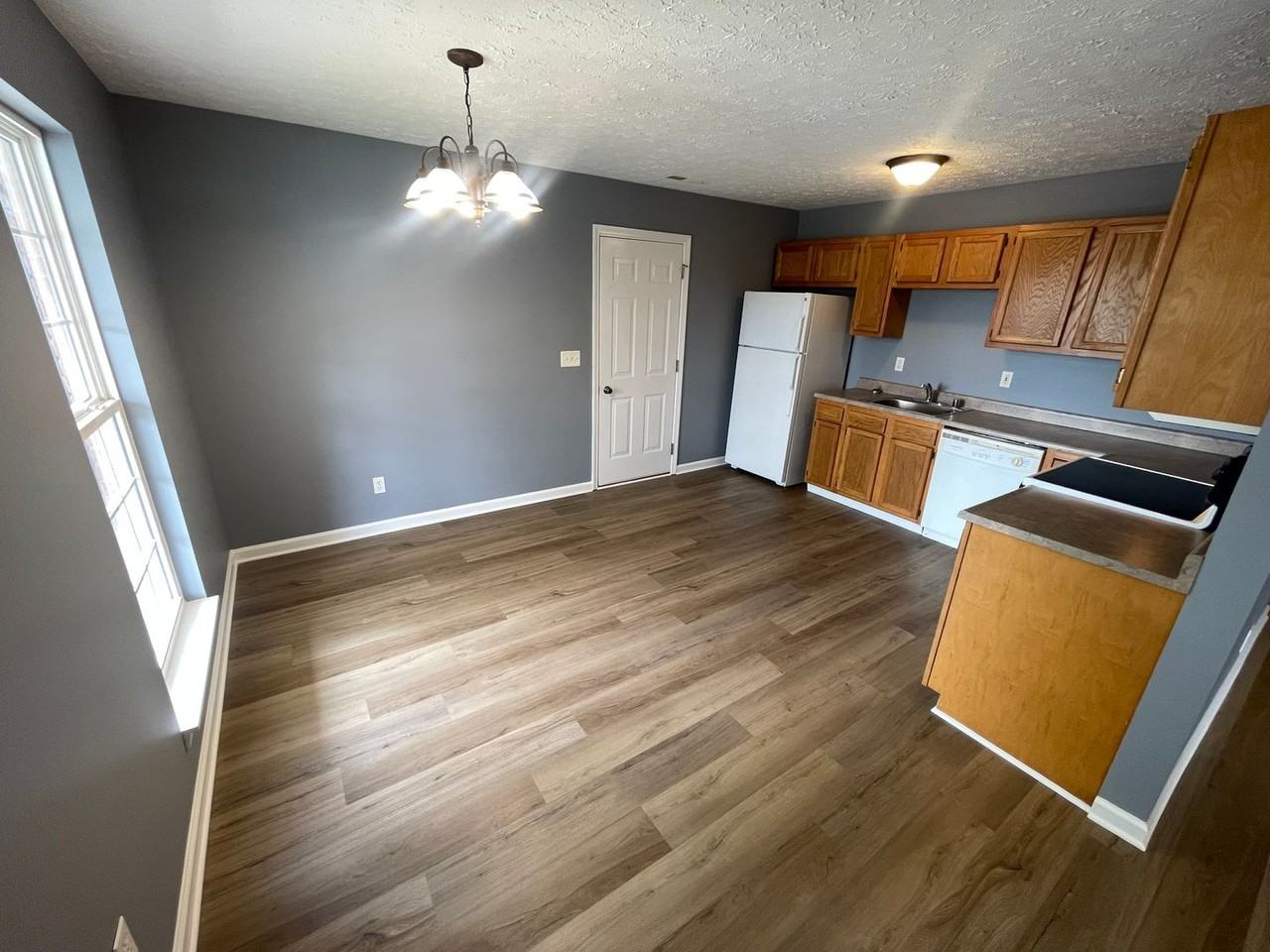 121 Spencer Ct - Photo 5 of 21