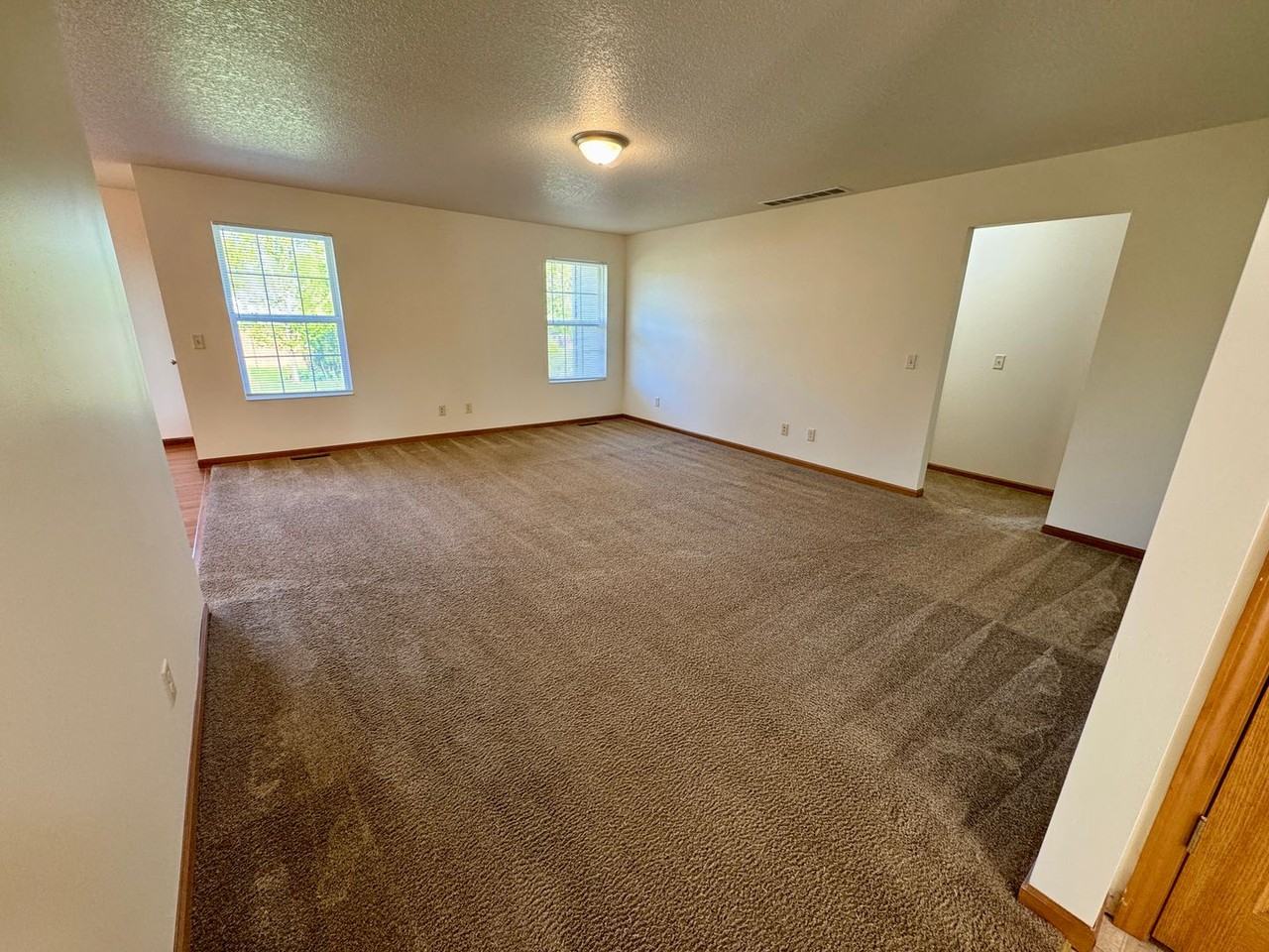 Nice three bedroom, two bathroom home with a two car garage - Photo 3 of 21