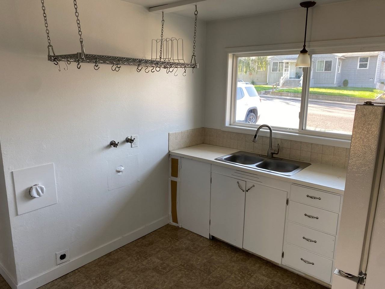 205 Se 12th St - Photo 2 of 16