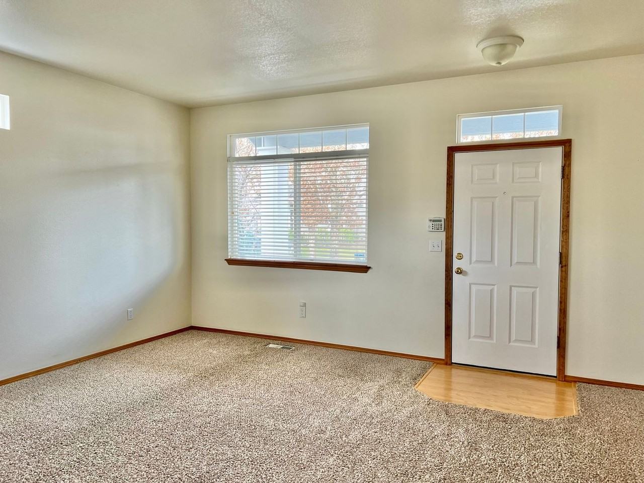 17409 Se 22nd St - Photo 3 of 42