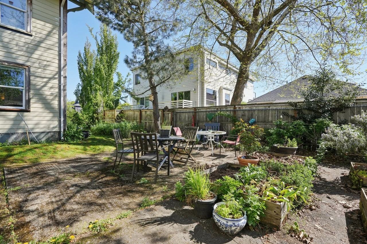 4016 Ne 6th Ave #10 - Photo 3 of 13