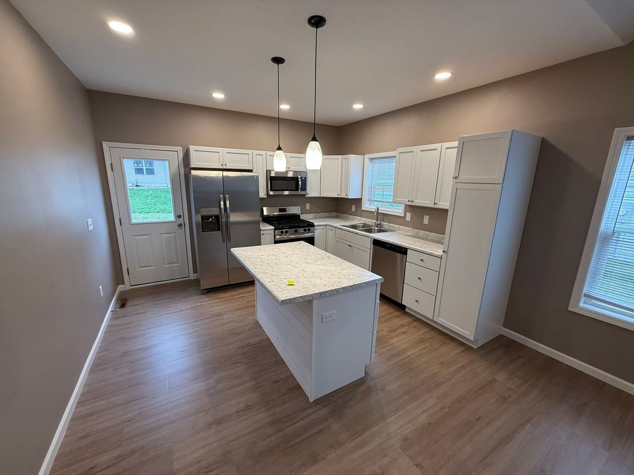 713 Stephanie Ct - Photo 7 of 11