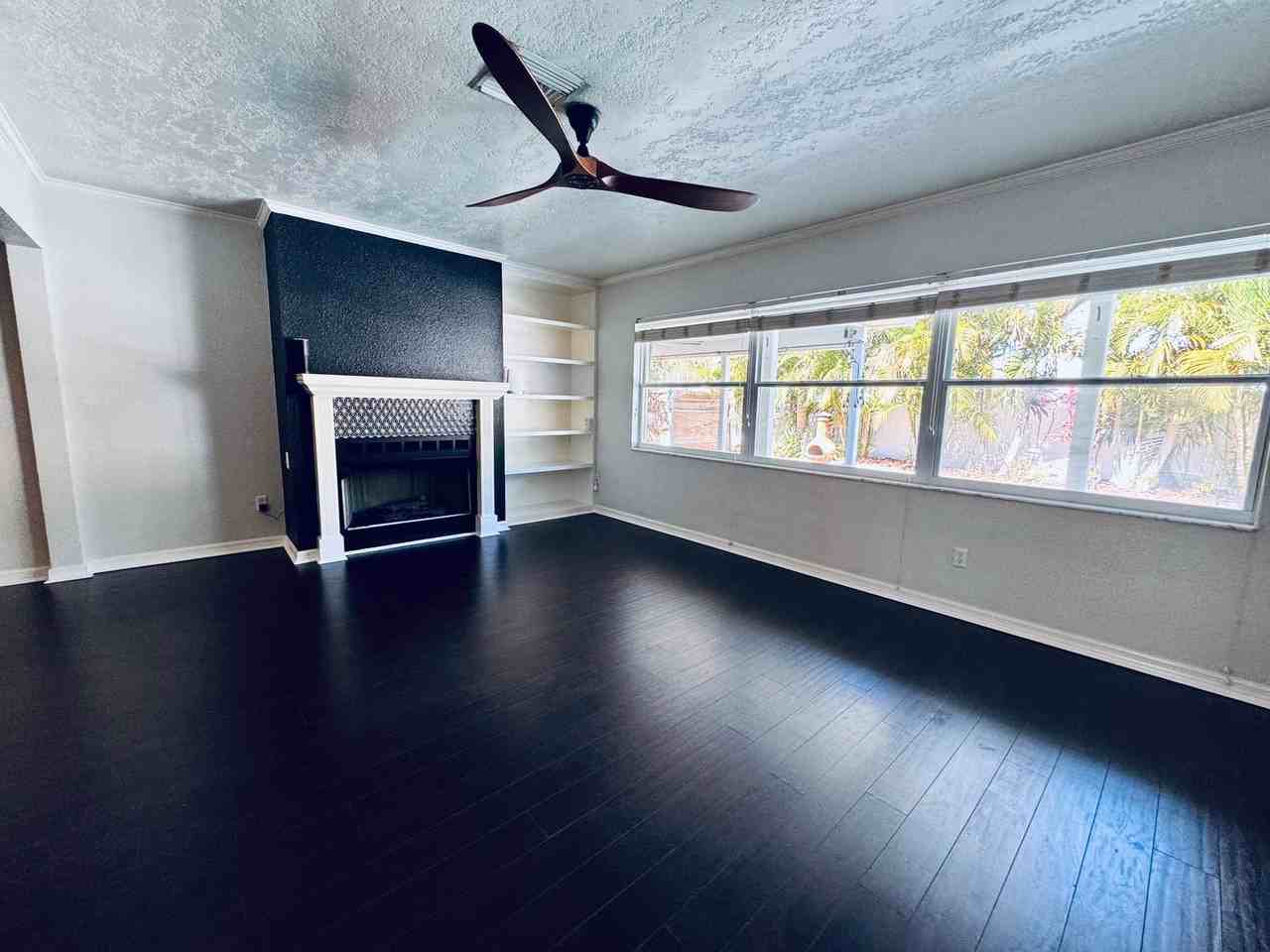 4501 Elaine Pl - Photo 2 of 25