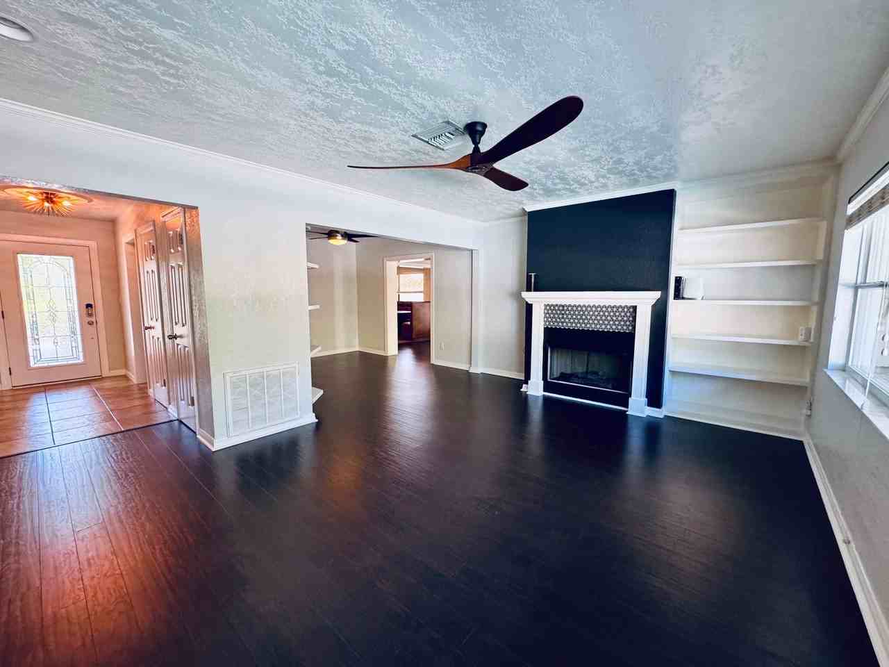 4501 Elaine Pl - Photo 3 of 25