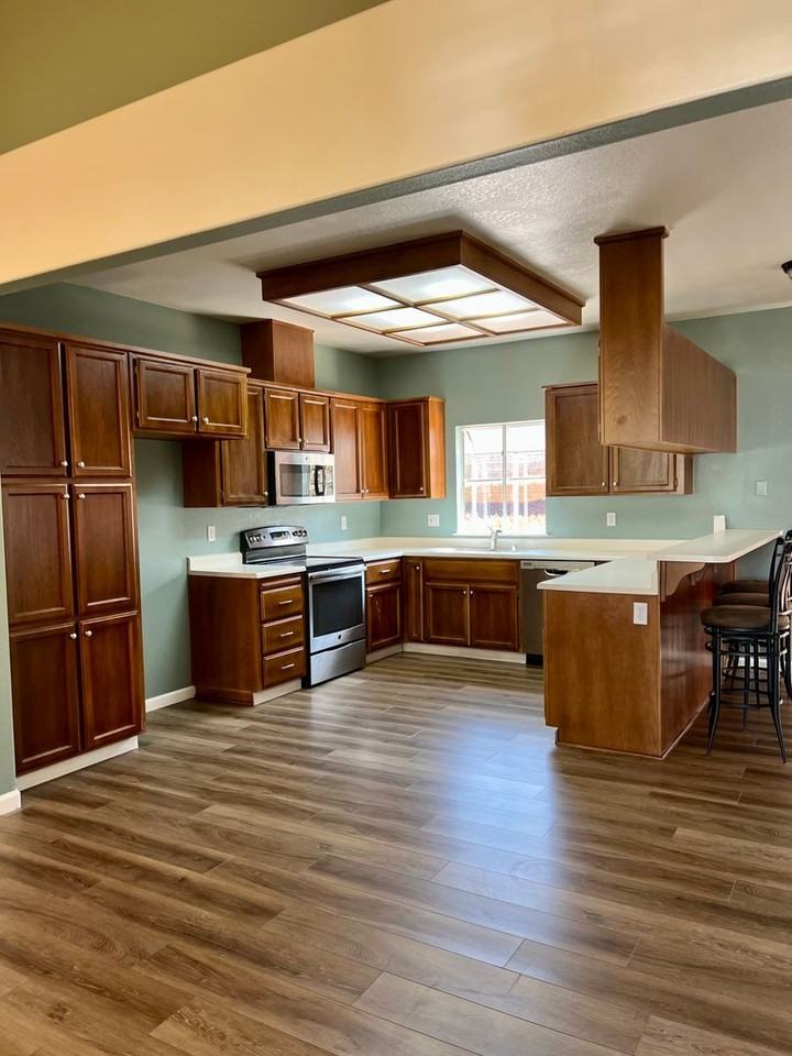 110 Cottage Pl - Photo 2 of 18