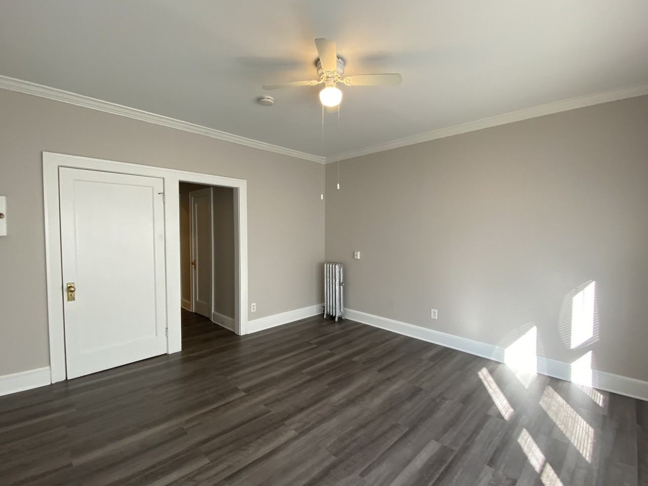 1326 W 6th St - Photo 3 of 15