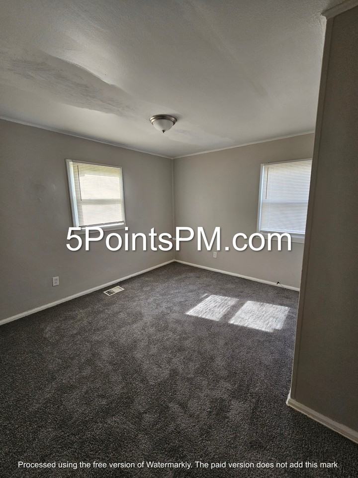 4332 E 143rd St - Photo 2 of 14