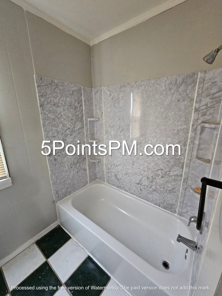 4332 E 143rd St - Photo 6 of 14