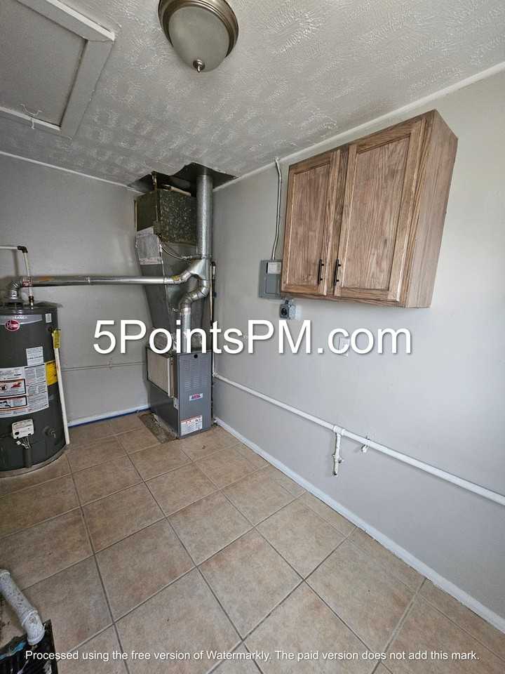 4332 E 143rd St - Photo 4 of 14