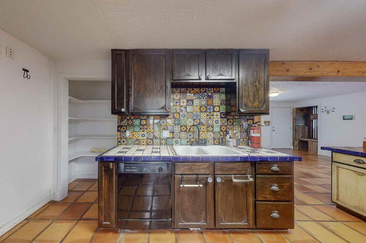 2413 Gretta St Ne - Photo 2 of 31