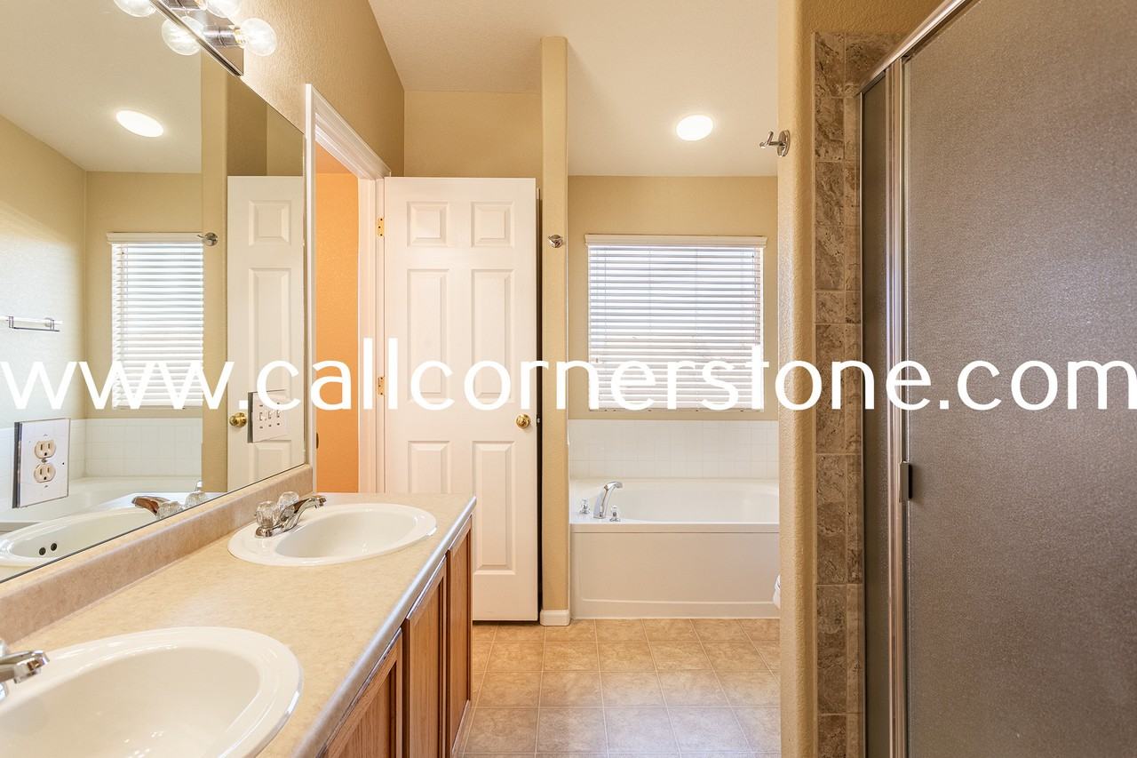 2136 Gilpin Ave #1 - Photo 5 of 27