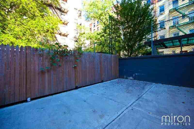 E 4th St #GW - Photo 2 of 7