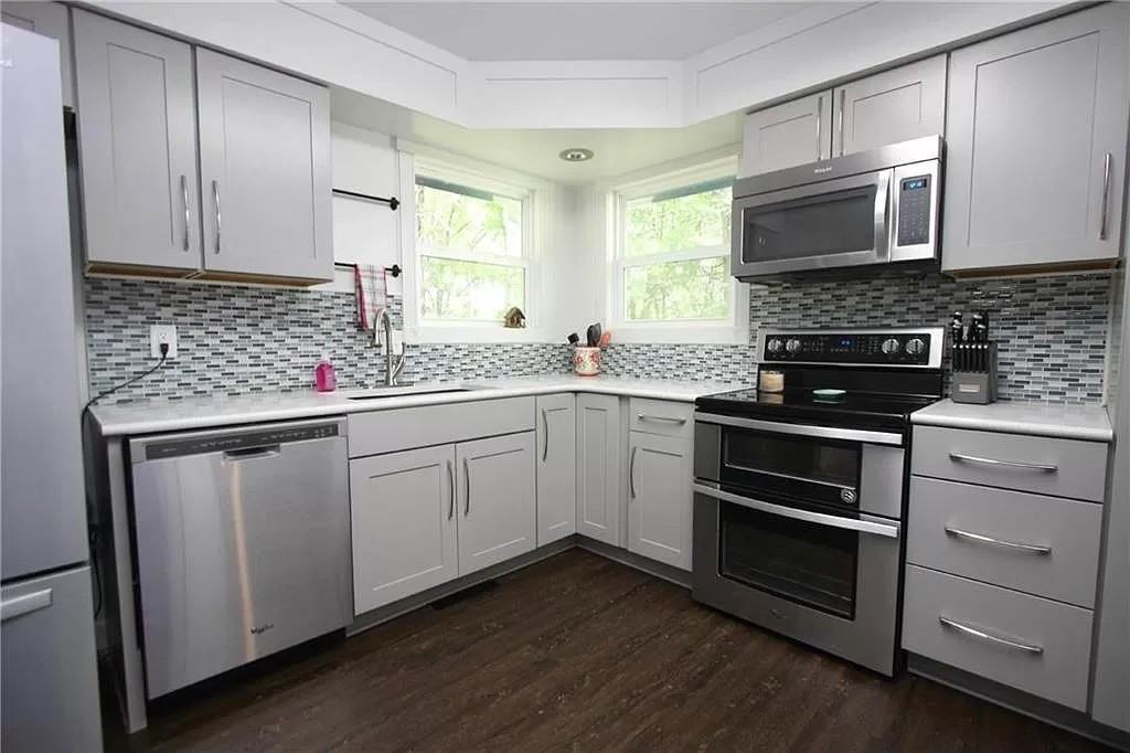 1467 Grandview Dr - Photo 3 of 28