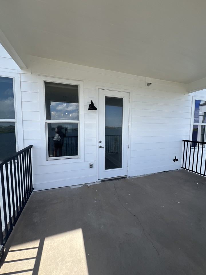 3900 Lakeshore Blvd E #242