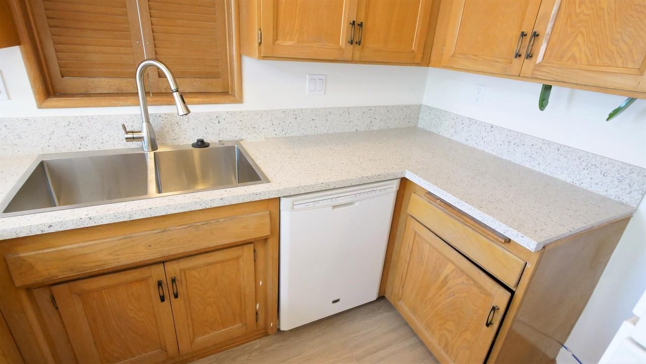 18408 S Denker Ave - Photo 3 of 24