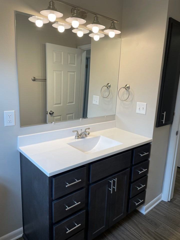 912 Davis Ave - Photo 5 of 50