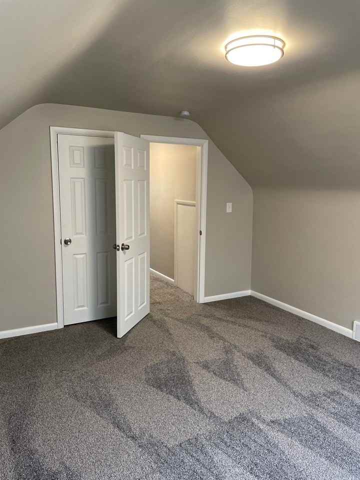 912 Davis Ave - Photo 4 of 50