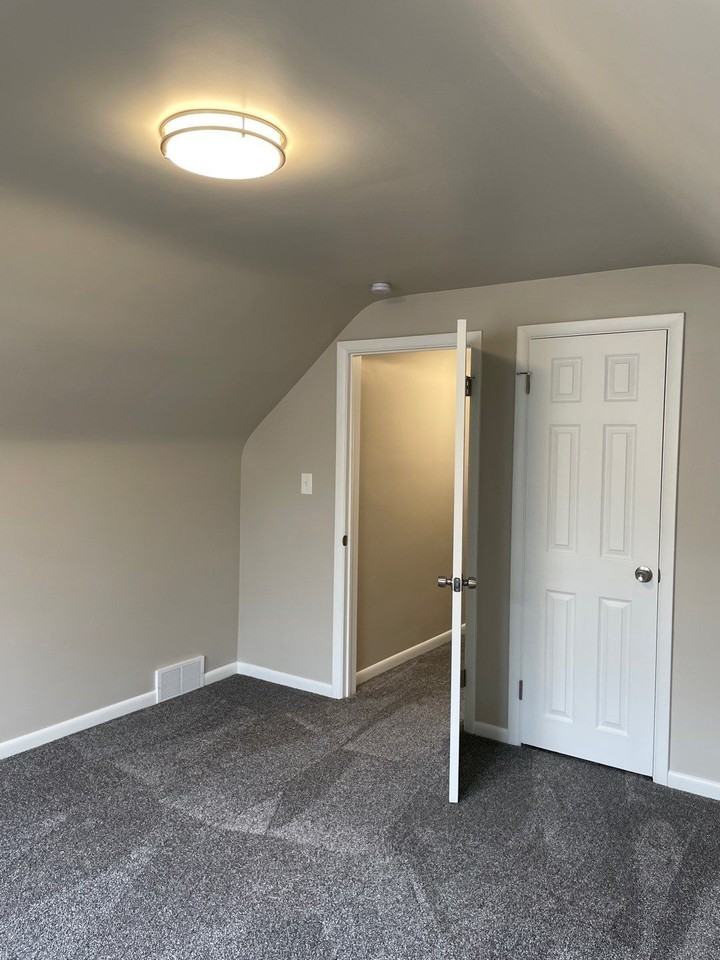 912 Davis Ave - Photo 2 of 50