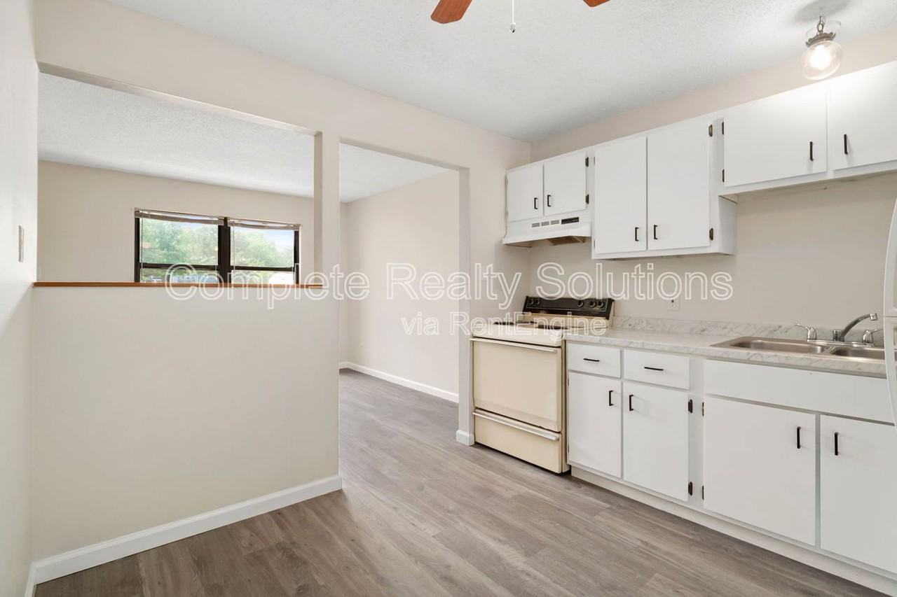 790 Country Aire Ct #103 - Photo 7 of 21