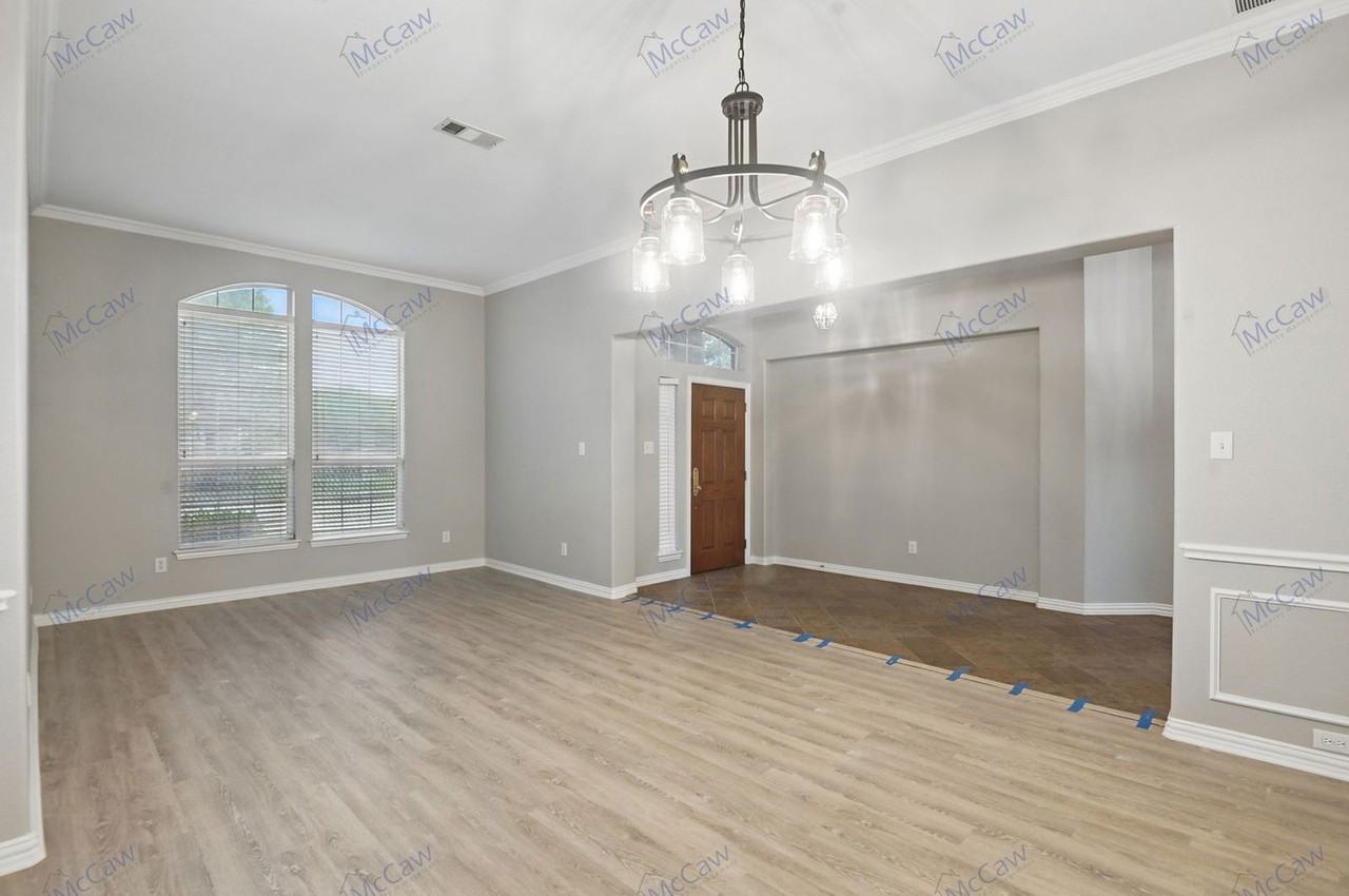 1210 Surrey Ln - Photo 2 of 24
