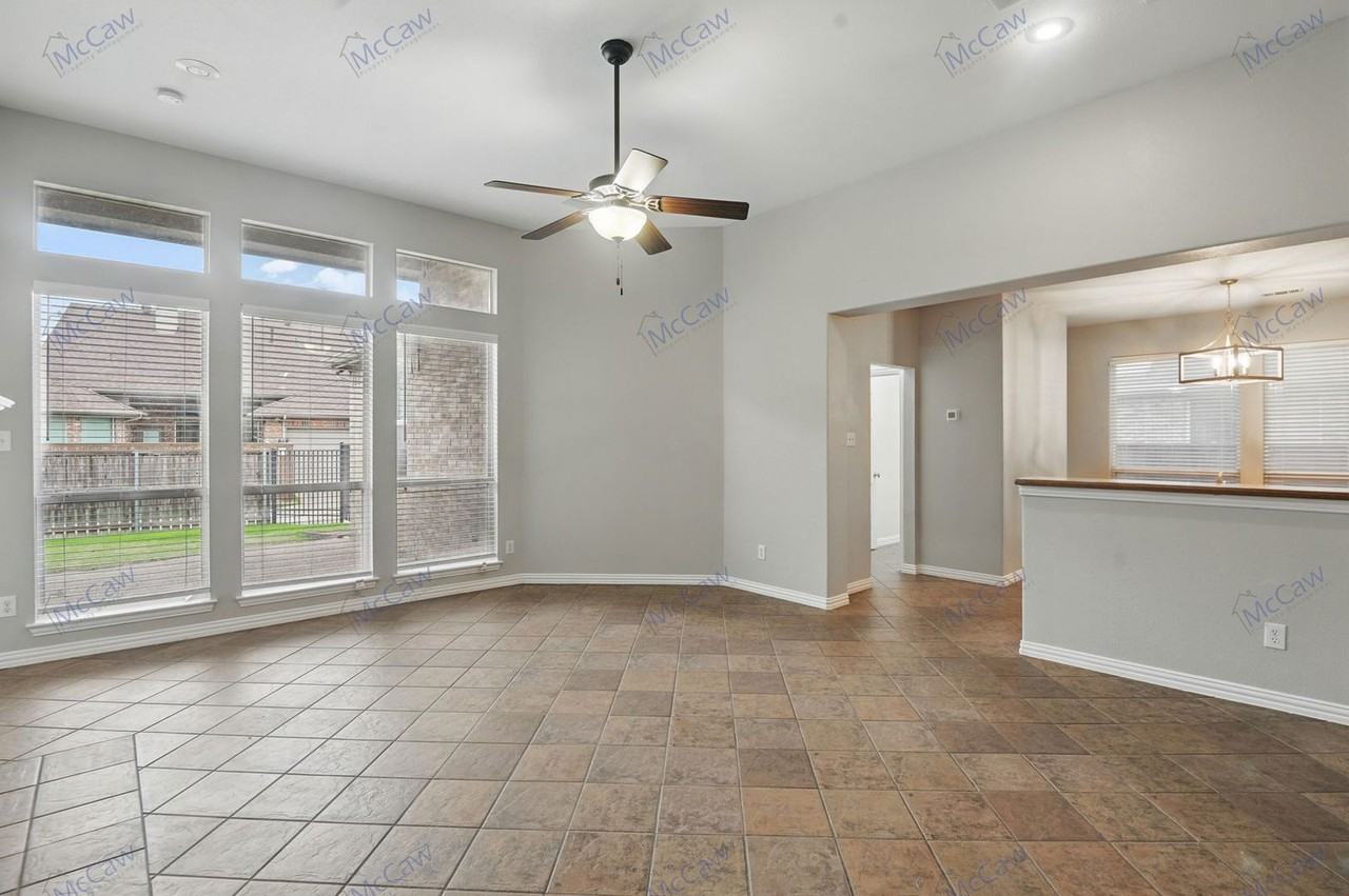 1210 Surrey Ln - Photo 6 of 24
