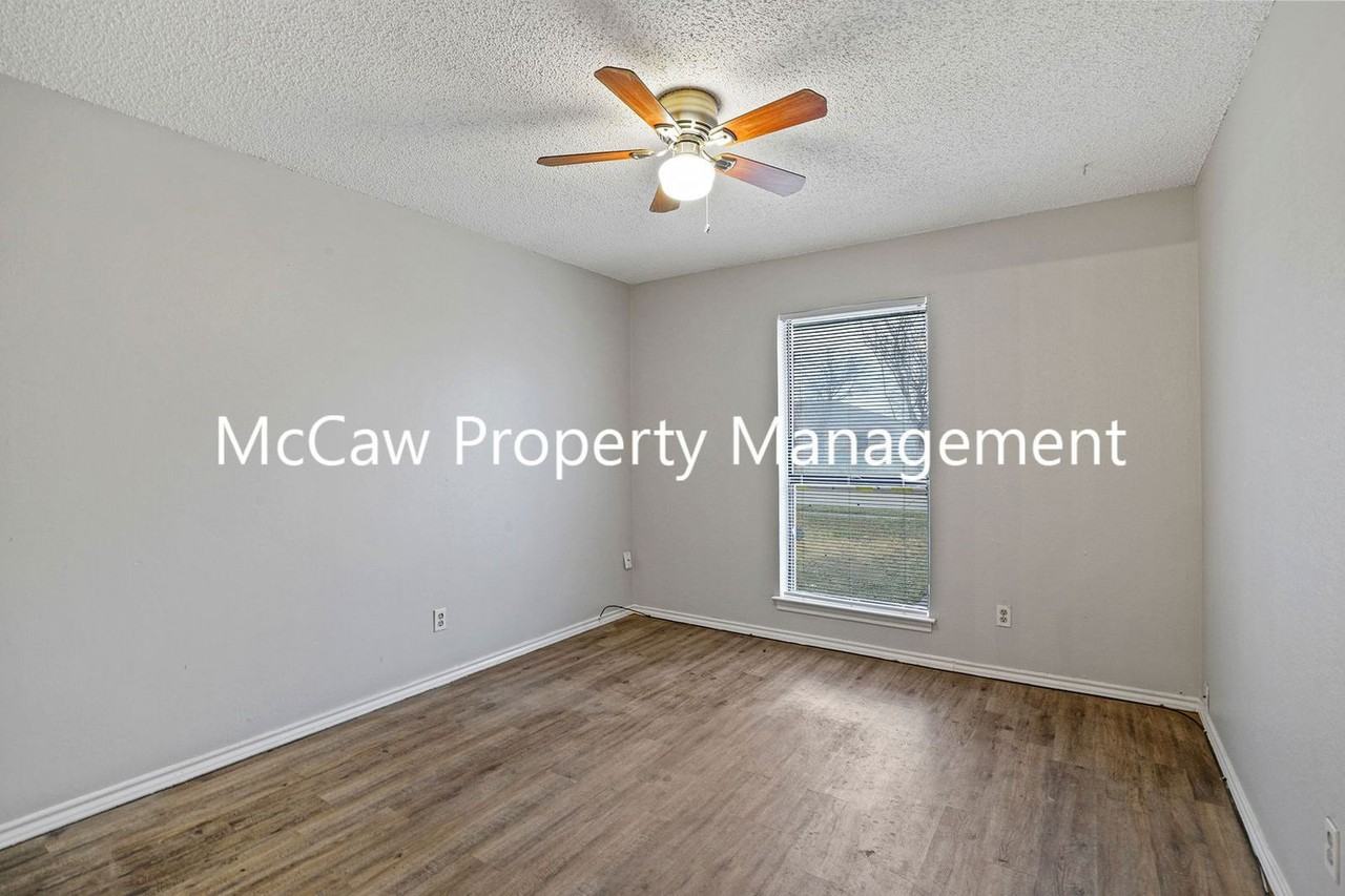 715 Long Ct - Photo 3 of 15