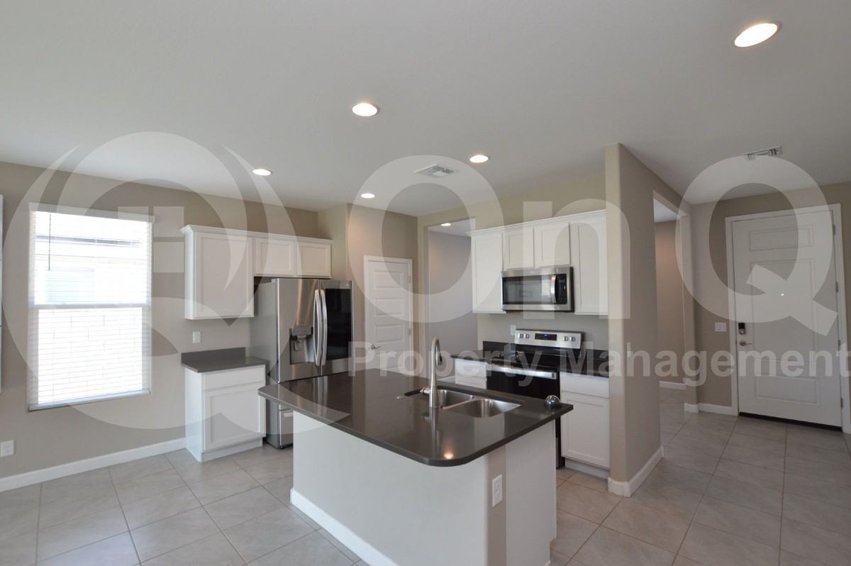 8212 S 45th Ave - Photo 3 of 24