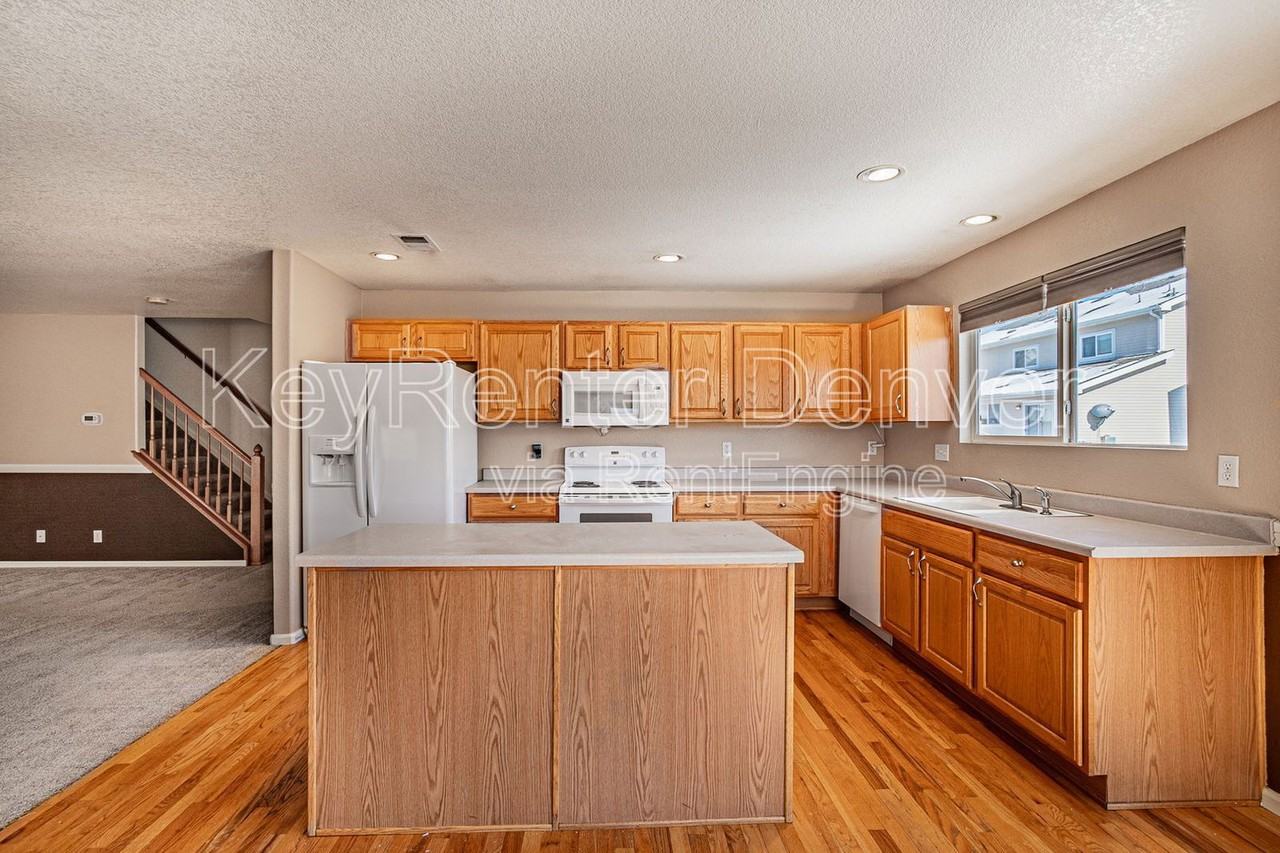 10968 York St - Photo 4 of 30