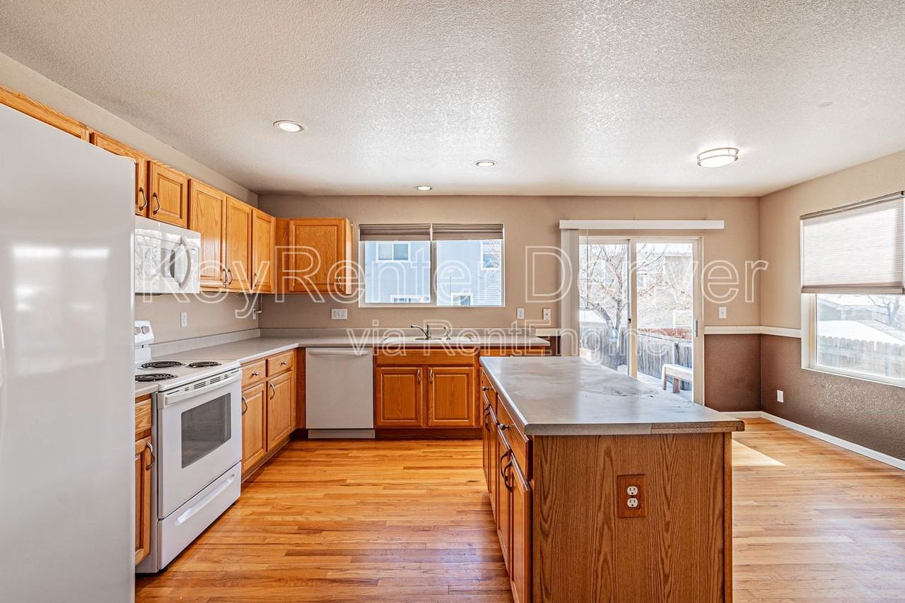 10968 York St - Photo 6 of 30
