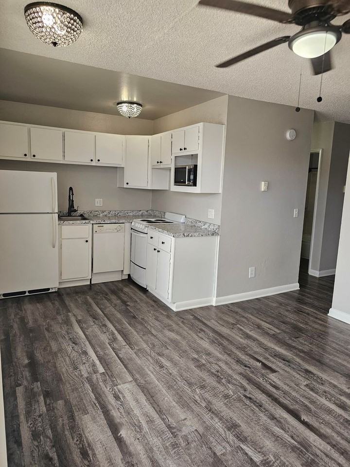 1465 Alvarado Drive - Photo 3 of 9