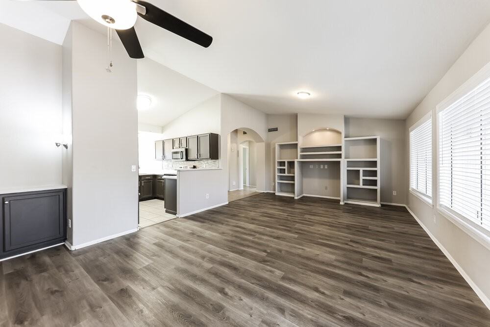 7706 W San Miguel Ave - Photo 4 of 16