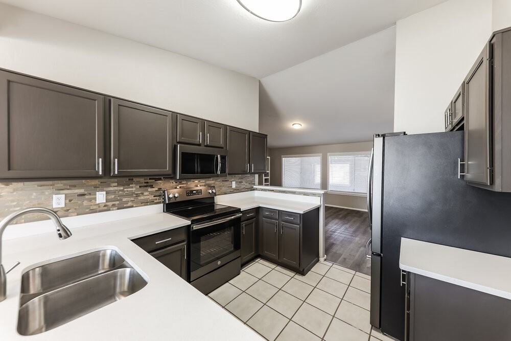 7706 W San Miguel Ave - Photo 6 of 16