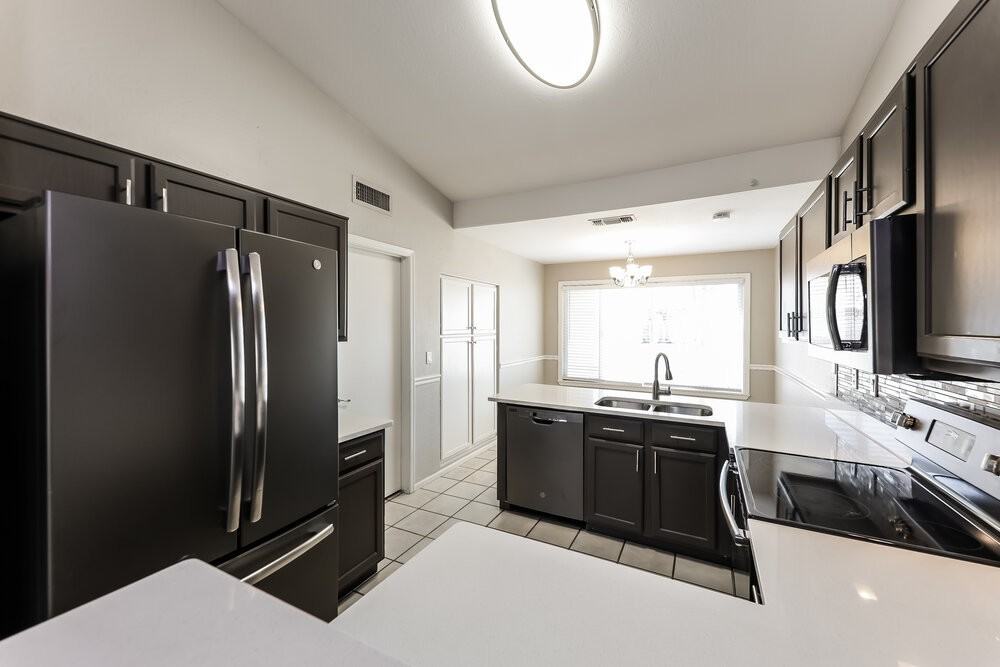 7706 W San Miguel Ave - Photo 7 of 16