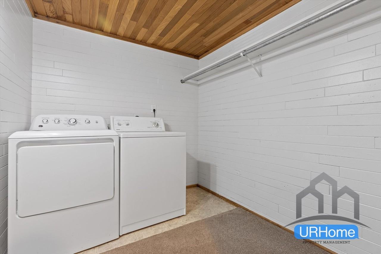 2345 Southeast 174th Avenue - Photo 4 of 37