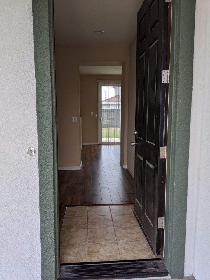 493 Beckman Way - Photo 3 of 27