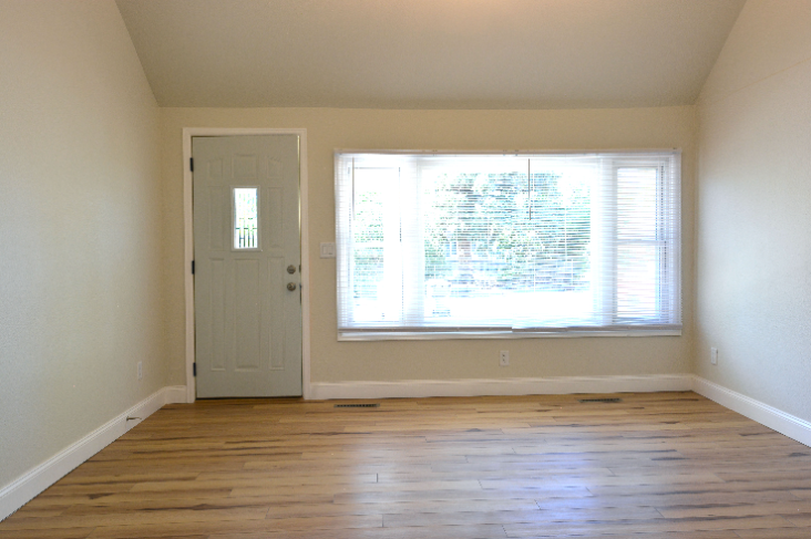 1006 W 30th St Apt A - Photo 2 of 12