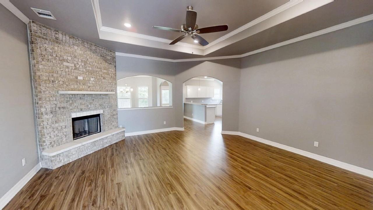 809 Holliday Dr - Photo 3 of 36