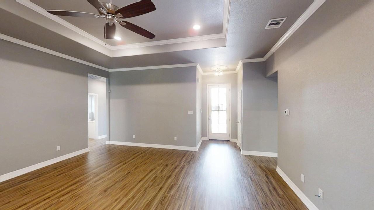 809 Holliday Dr - Photo 6 of 36
