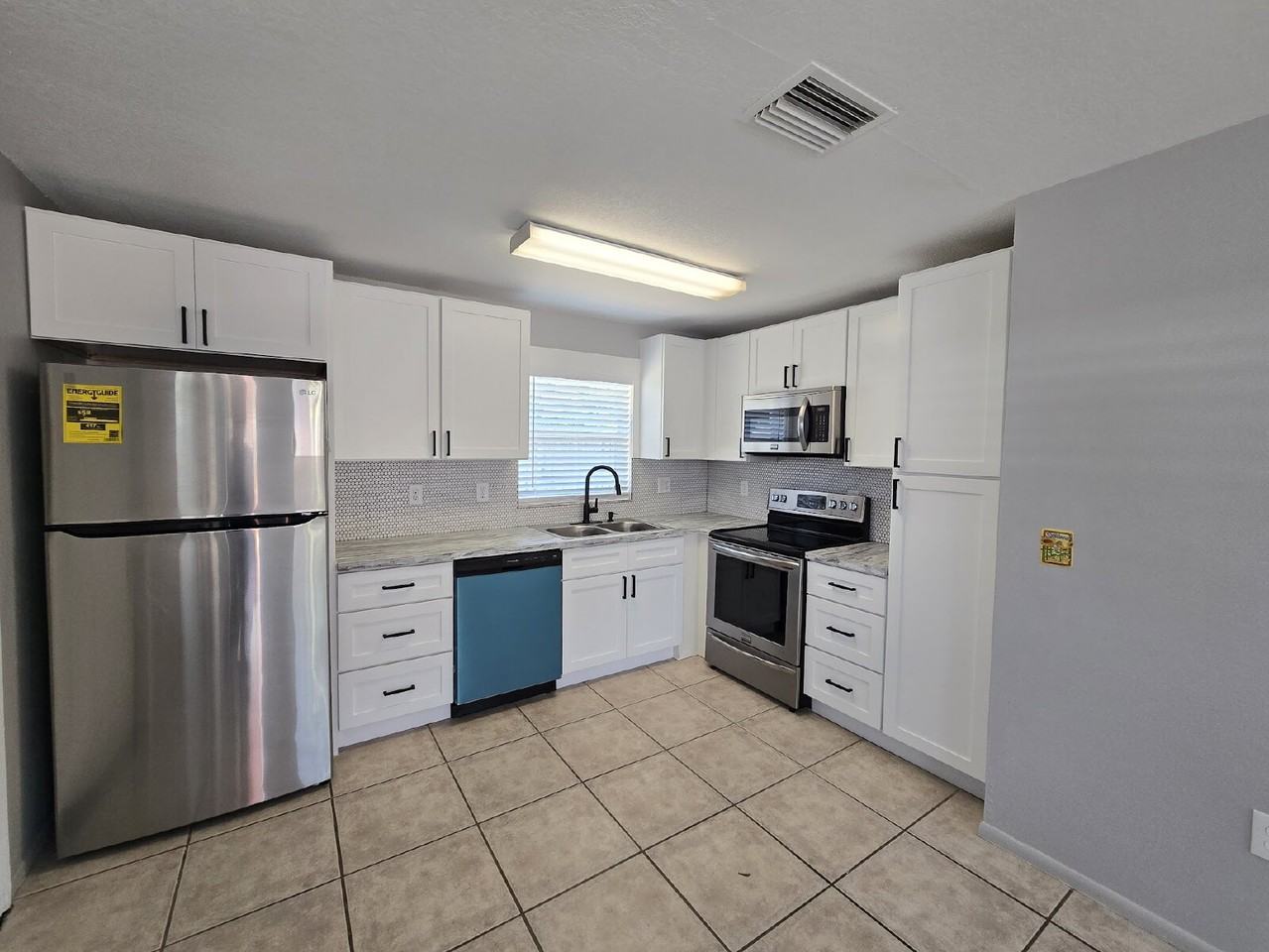 5424 Amy Ln - Photo 5 of 19