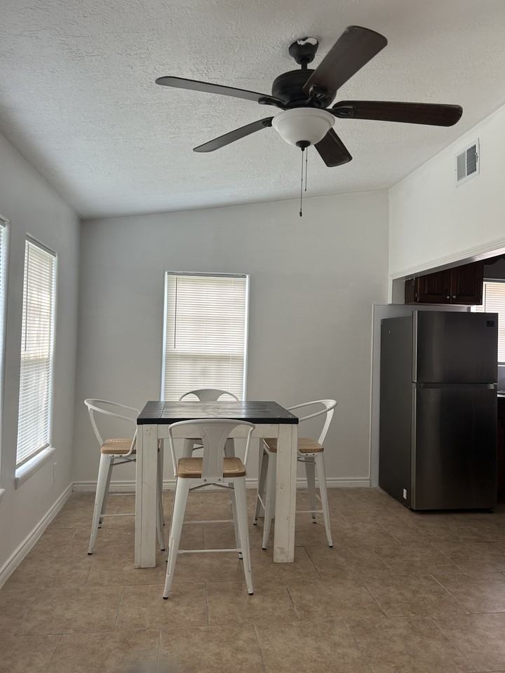 2725 Deer St #NA - Photo 2 of 8