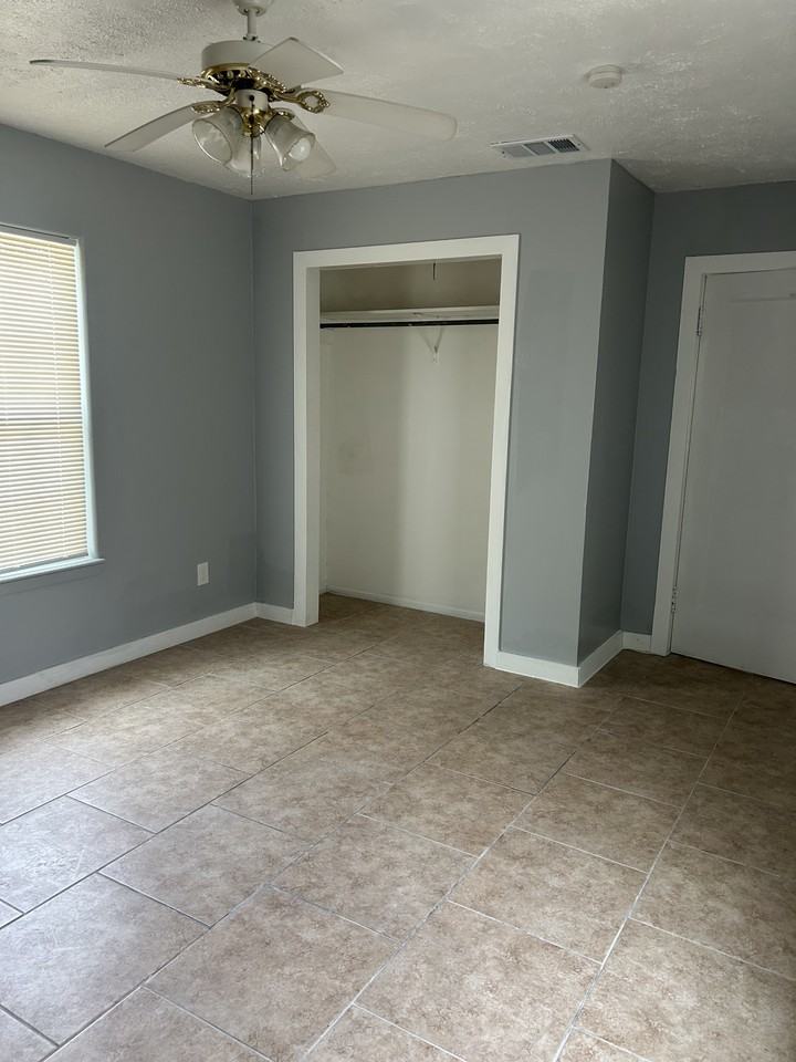 2725 Deer St #NA - Photo 7 of 8