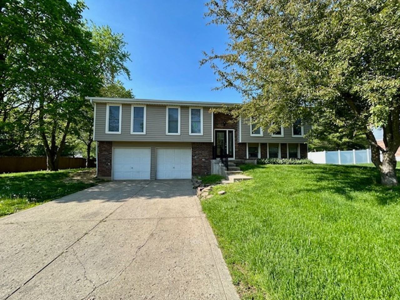 1180 Standish Dr - Photo 2 of 38