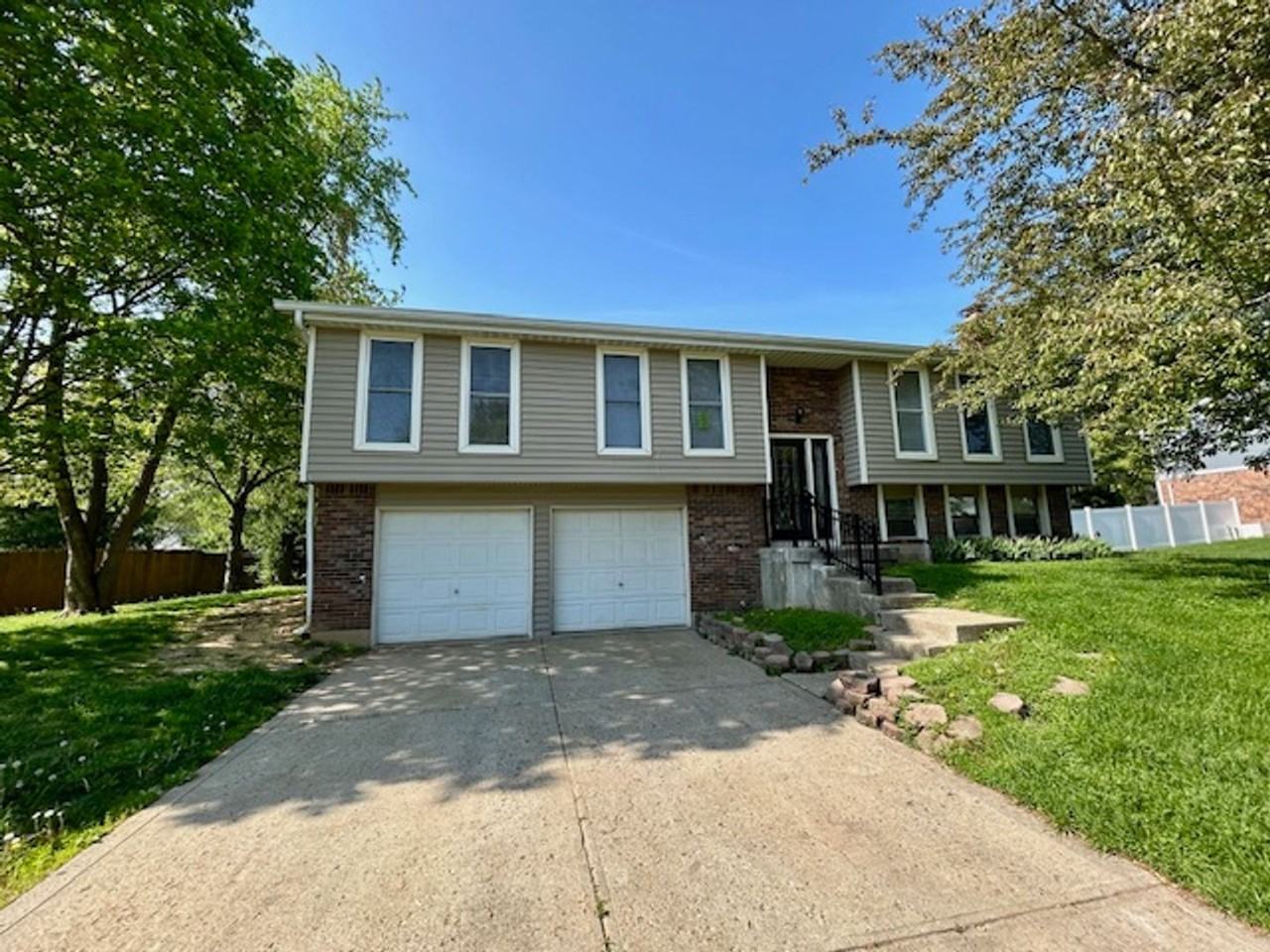 1180 Standish Dr - Photo 3 of 38