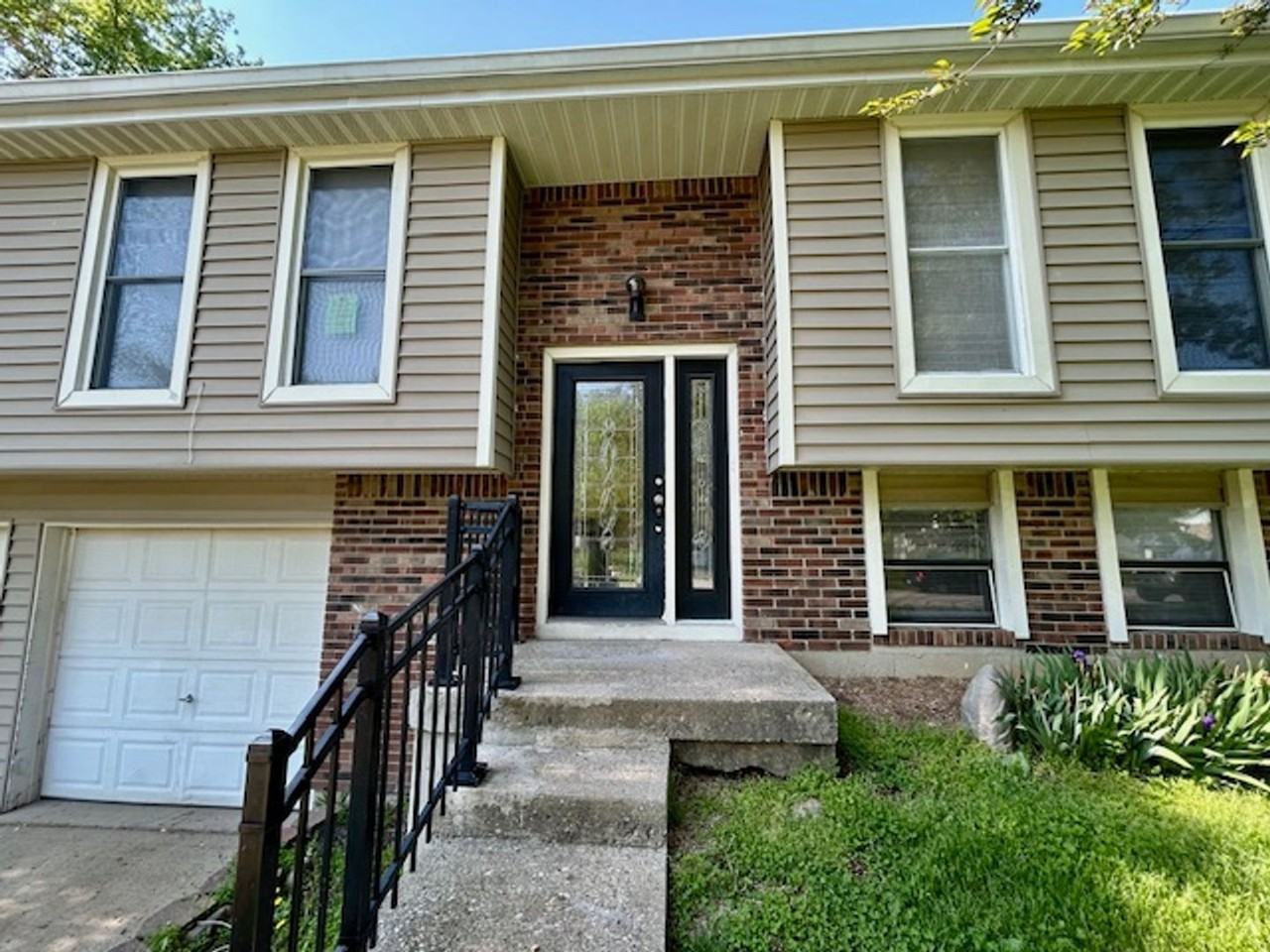 1180 Standish Dr - Photo 4 of 38