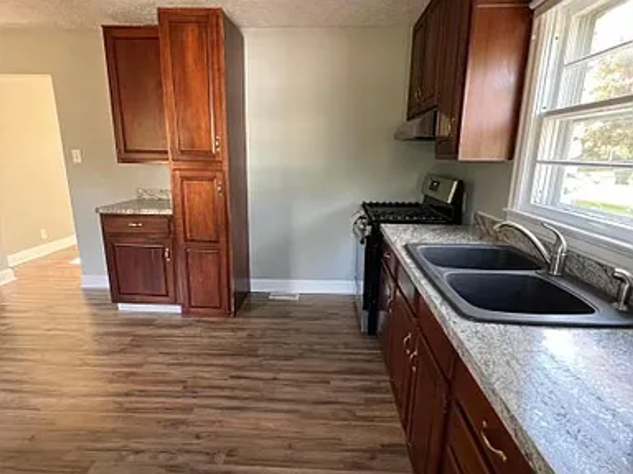 511 Freeman Dr - Photo 2 of 21