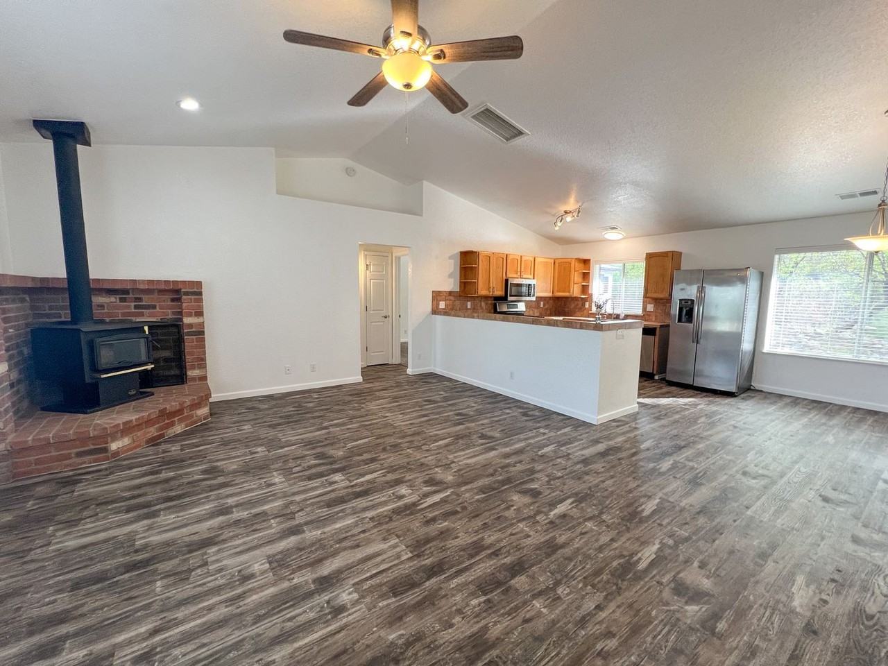 1136 S Tonapah Dr - Photo 3 of 16