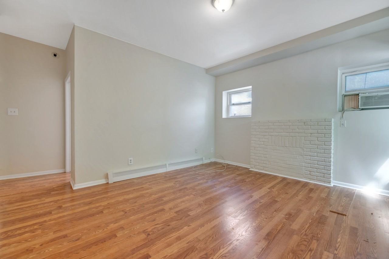 4102 14th St Nw #2 - Photo 4 of 25